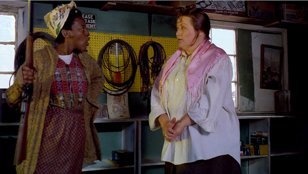 ジャスミンを叱るブレンダ