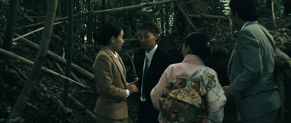 古民家を発見した四人