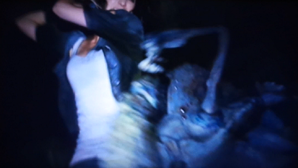 小型モンスターと戦うマリーナ