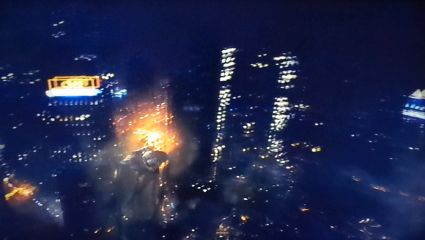 ニューヨークの街を破壊する巨大生物