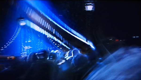 ブルックリン橋を破壊する巨大生物