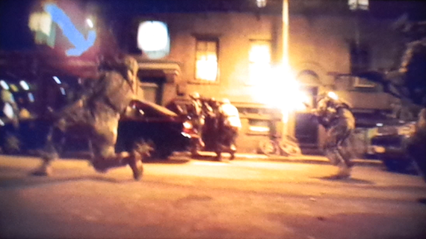 巨大生物と戦う米軍