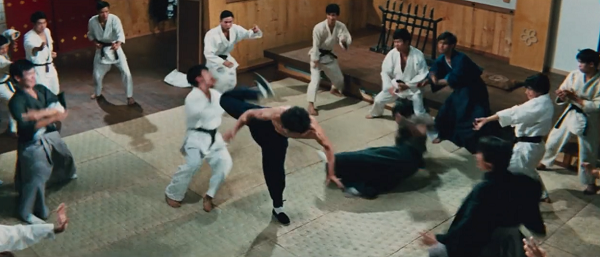 チェンVS柔道場門下生達