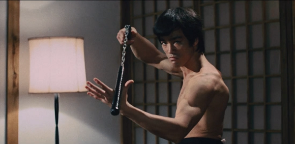 ヌンチャクを持ったチェン