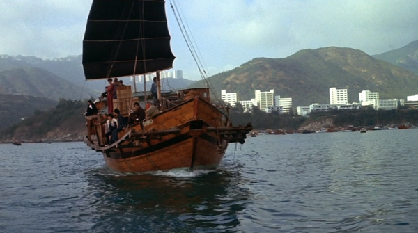 ハンの小島に向かう船