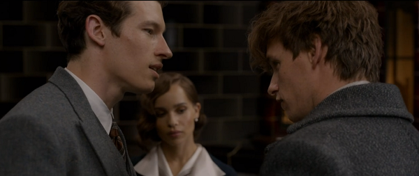 ニュートと話すテセウス