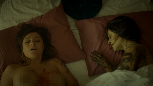 生命体と取り込まれた女性