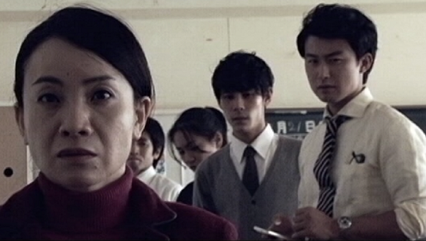 片山先生を見る教師たち