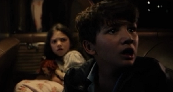 車内のクリス&サム