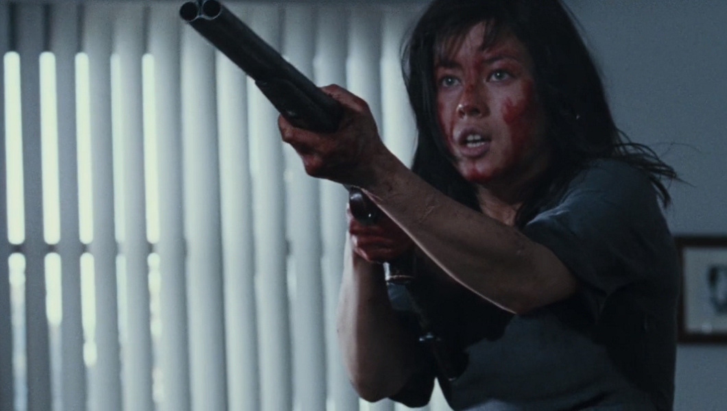 ショットガンを構えるリュシー