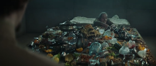 料理を食べるトリマガシ