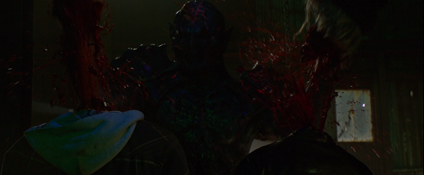 強盗犯の首を吹っ飛ばすサイコ・ゴアマン