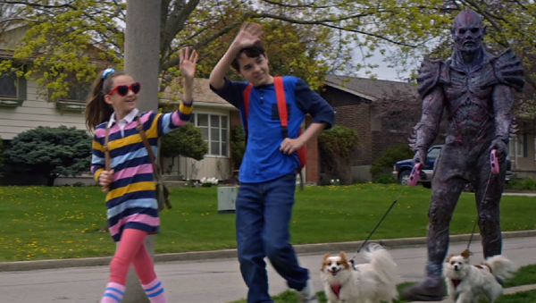 ミミ&ルーク&ゴアマン、犬の散歩