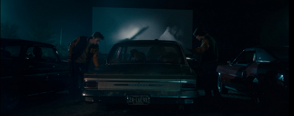 レイモンの車内