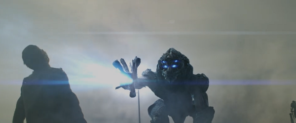 巨大ロボットに吸い込まれるマーク