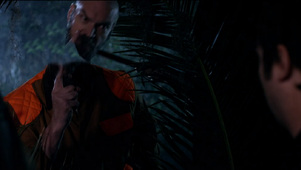 ヴィクターに首を飛ばされる男性