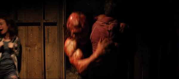 アレックスを襲うヴィクター