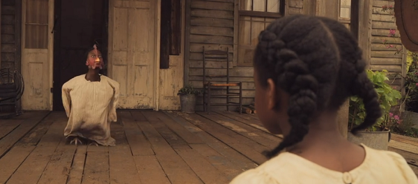 子供時代のおばあちゃんと鶏に変えられてしまった友達